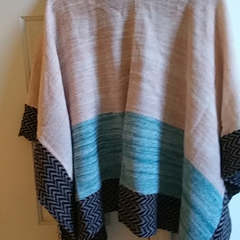 Colorblock Ruana - Picture 3 of 6